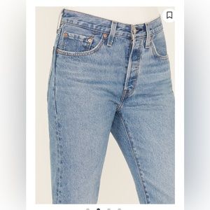 Levi’s 501 cropped 26x26 medium wash